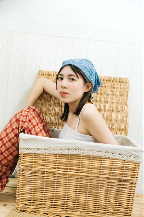 牛奶般白净的清纯美女私房照图片 11
