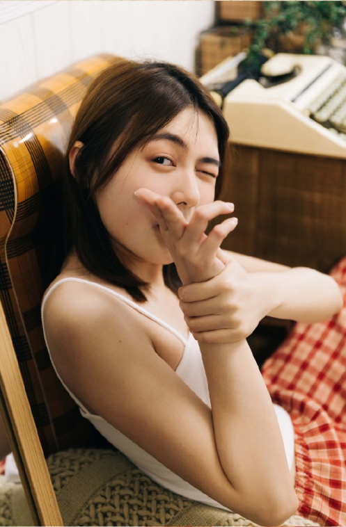 牛奶般白净的清纯美女私房照图片 19