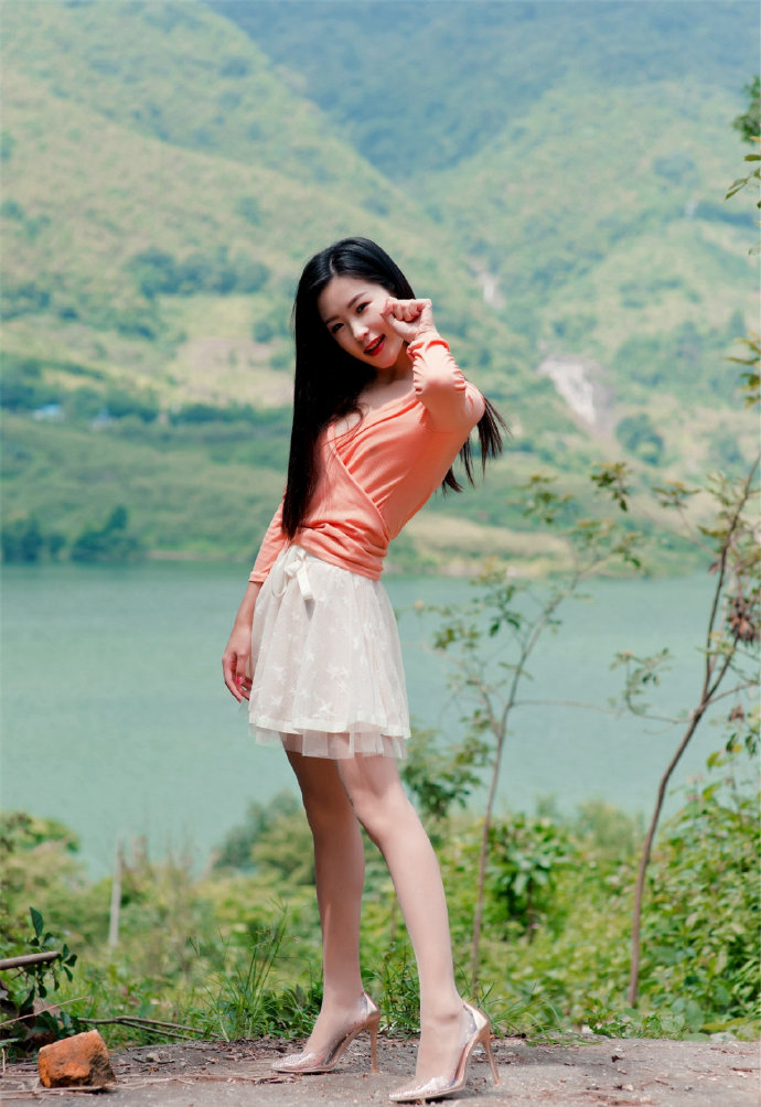 风景如画的清纯mm美女旅游照图片 4