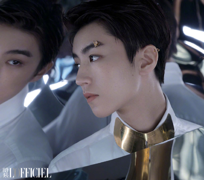 中国男明星tfboys王俊凯图片2020时装开年刊封面 9