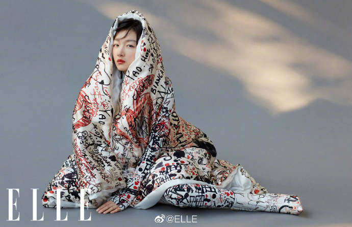 少年的你女演员周冬雨ELLE开年封面图片 6