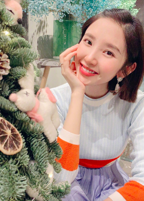 酒窝美女明星唐艺昕图片 5
