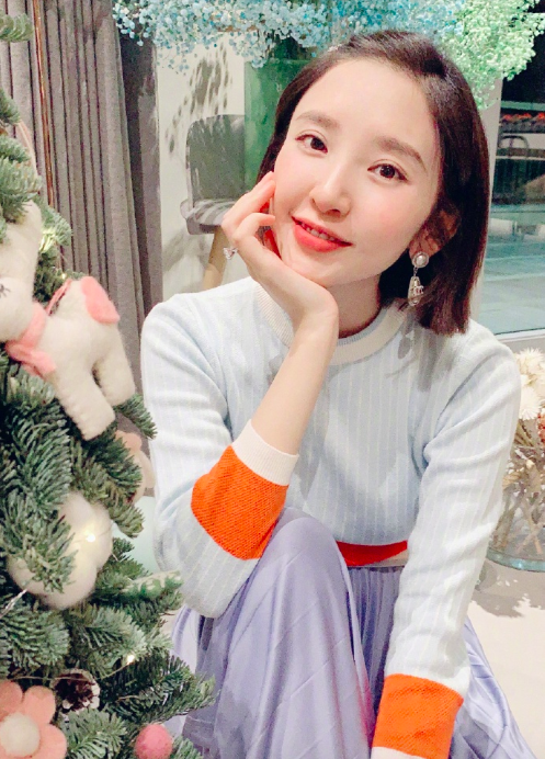 酒窝美女明星唐艺昕图片 7