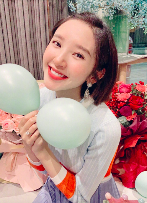 酒窝美女明星唐艺昕图片 11