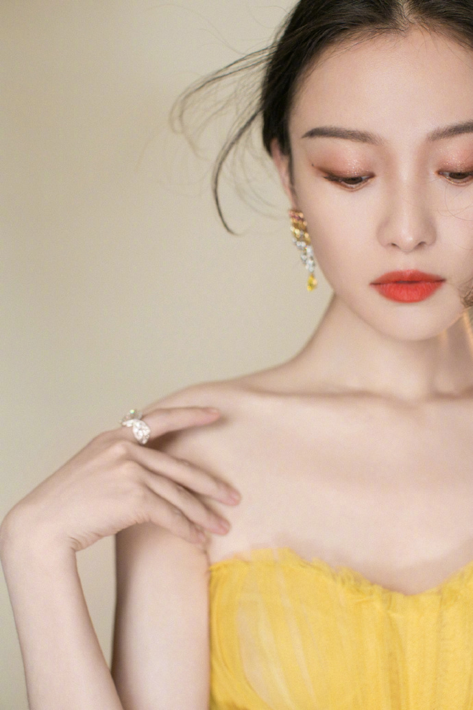 中国美内地女演员倪妮黄色礼服极品美人图片 5