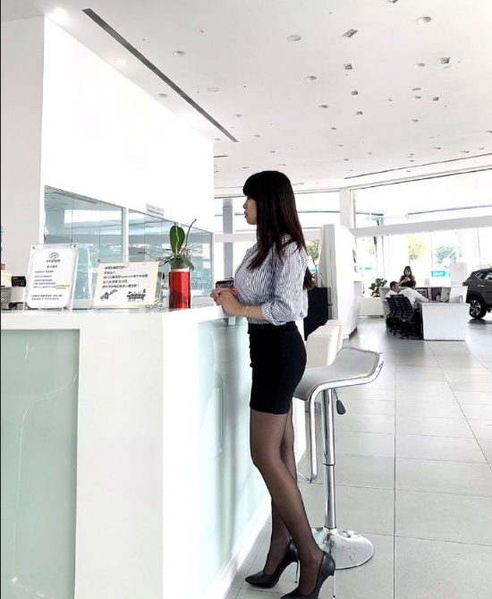 性感女郎职业装美女怡萍高跟丝袜诱惑图片 4
