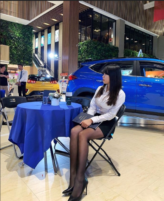 性感女郎职业装美女怡萍高跟丝袜诱惑图片 9