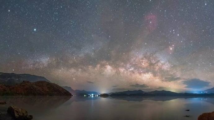 中国夜景泸沽湖的星空​图片 2