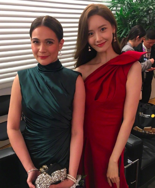 韩国美女明星林允儿红色长裙红毯图片 2