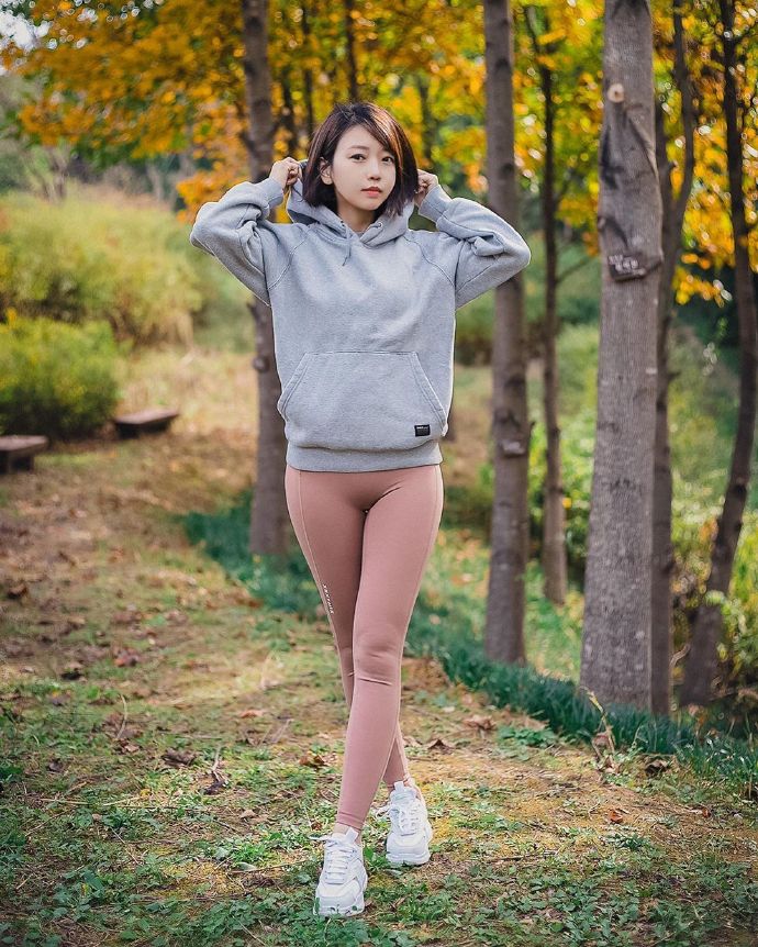 天生尤物美女小姐姐好身材图片 4
