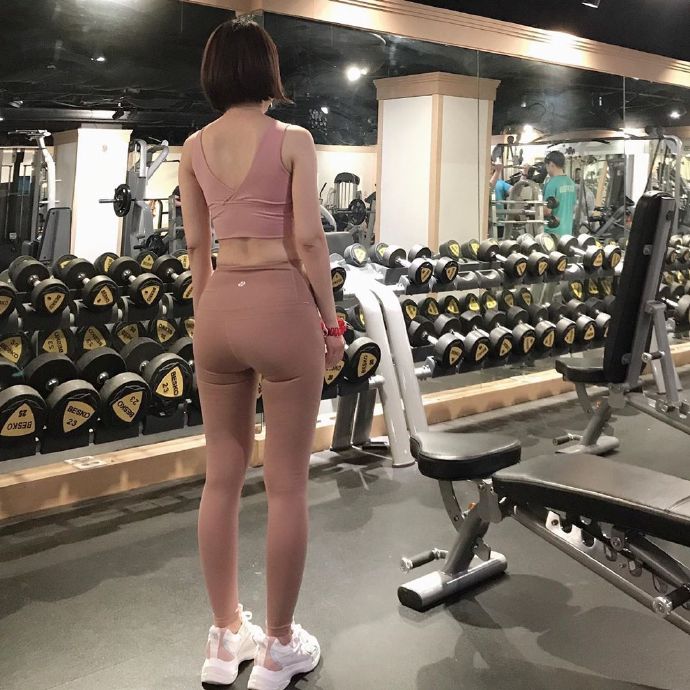 天生尤物美女小姐姐好身材图片 6
