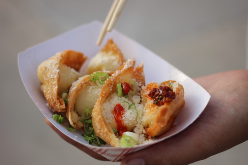 特色传统小吃金黄酥脆的煎饺图片