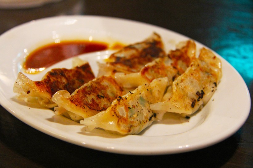 特色传统小吃金黄酥脆的煎饺图片 5
