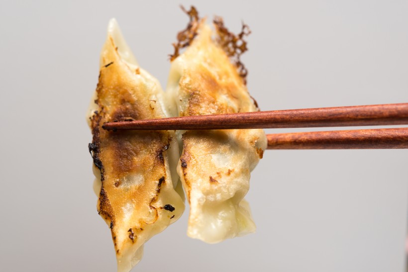特色传统小吃金黄酥脆的煎饺图片 6