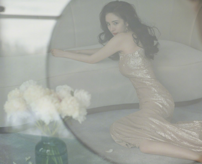 中国女明星杨幂图片精致礼服出席雅诗兰黛活动 3
