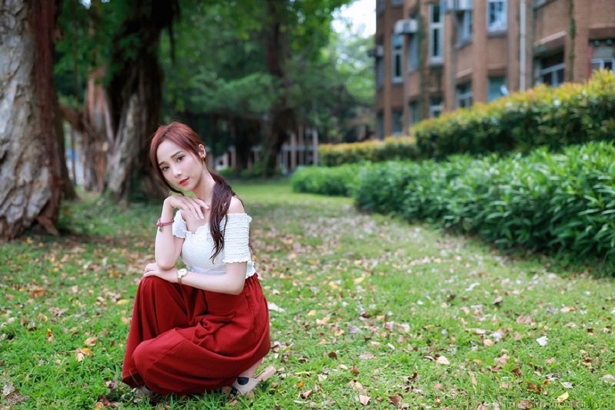 红裙小仙女复古气质美女图片 4