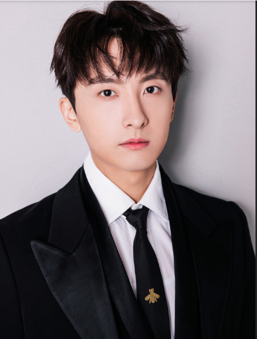 90后小鲜肉男明星牛骏峰西服帅气图片 8