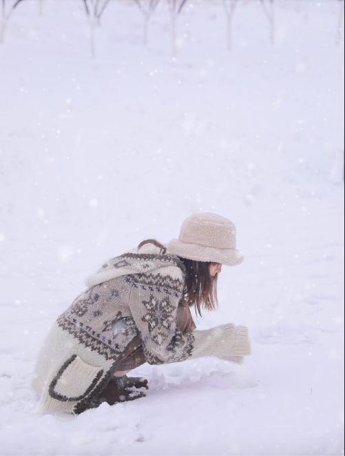 日系画风清纯mm美女下雪天唯美写真图片 4