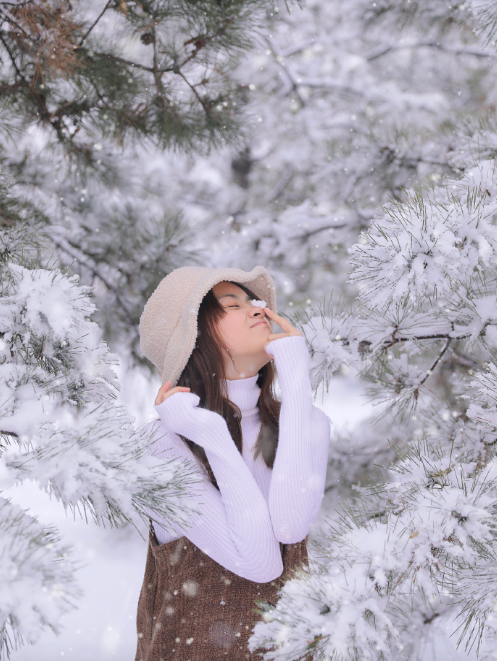 日系画风清纯mm美女下雪天唯美写真图片 7