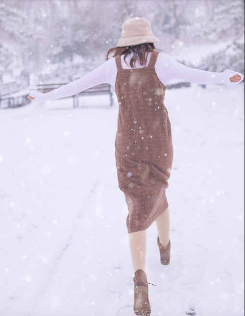 日系画风清纯mm美女下雪天唯美写真图片 8