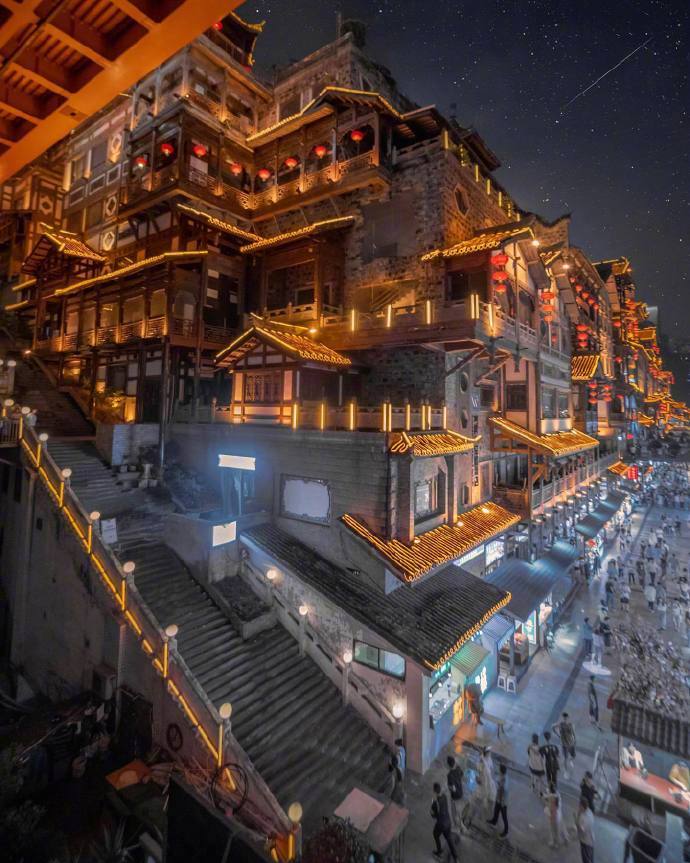 繁华的重庆洪崖洞夜晚风景图片