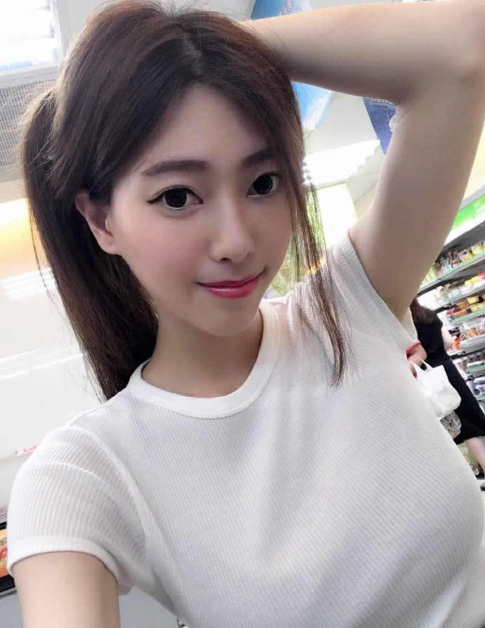 高颜值纯天然极品美女自拍照图片 3