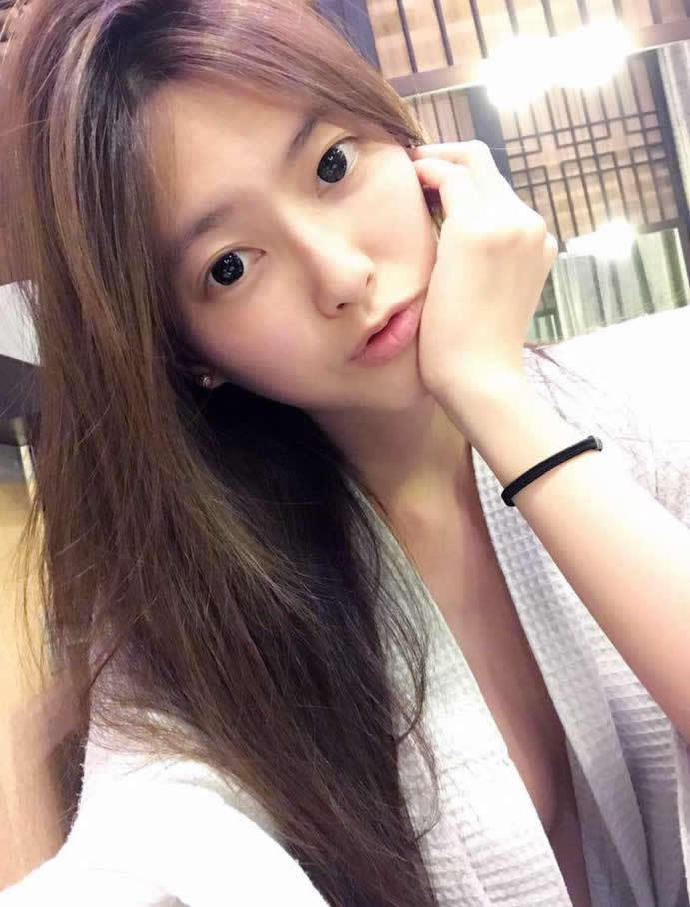 高颜值纯天然极品美女自拍照图片 5