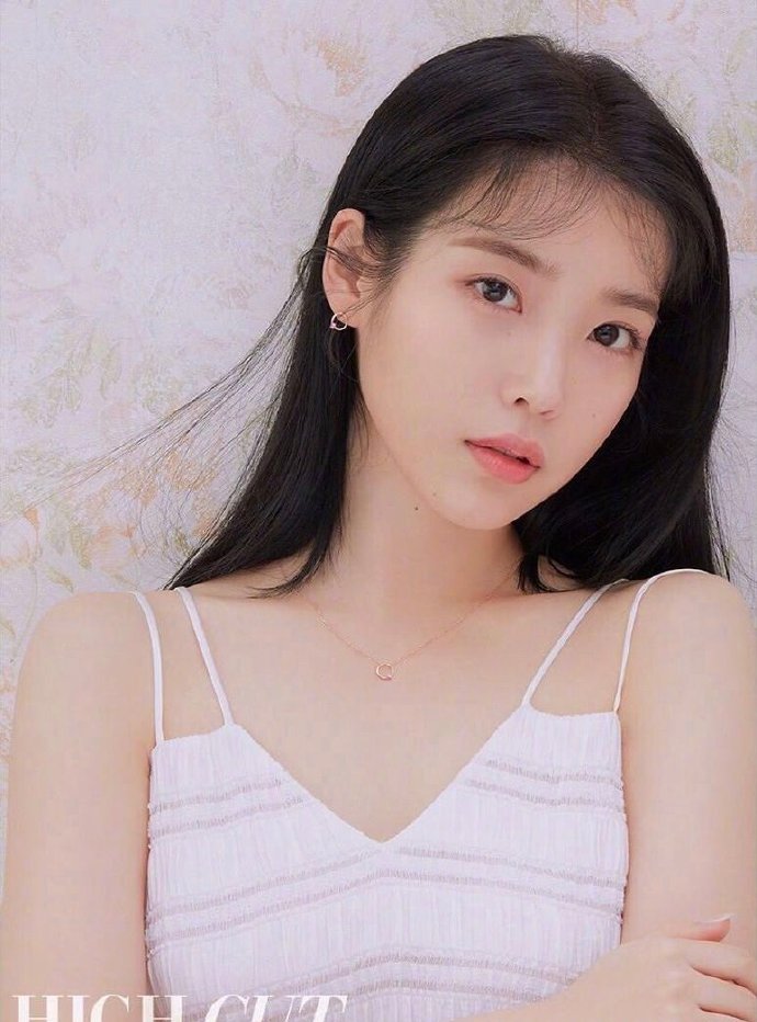 韩国美女明星IU李智恩甜美可人的小公主图片 4
