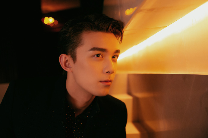 小奶狗男明星三石弟弟吴磊时尚先生盛典帅气图片 5