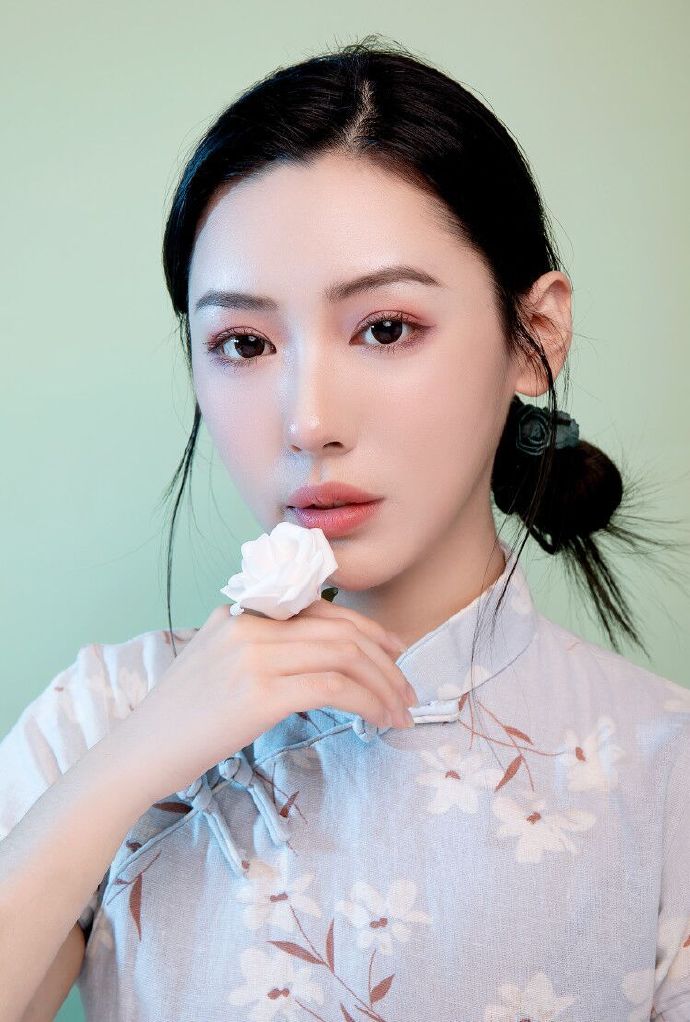 温婉动人旗袍美女图片山有木兮木有枝 心悦君兮君不知 2