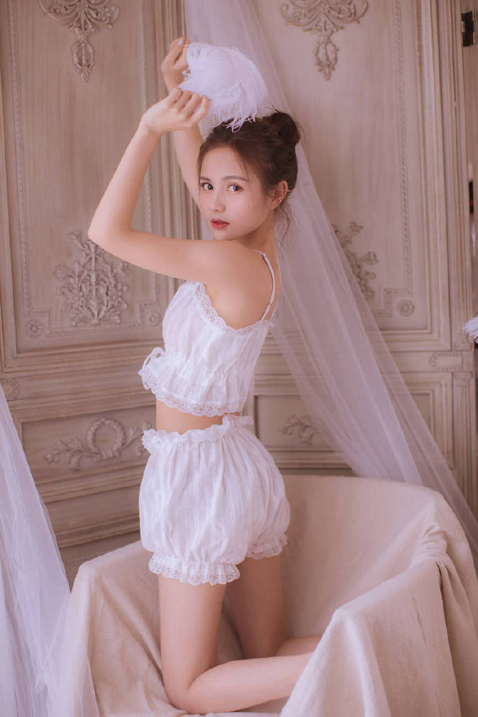 甜蜜的牛奶肌清纯美女图片白白嫩嫩 4