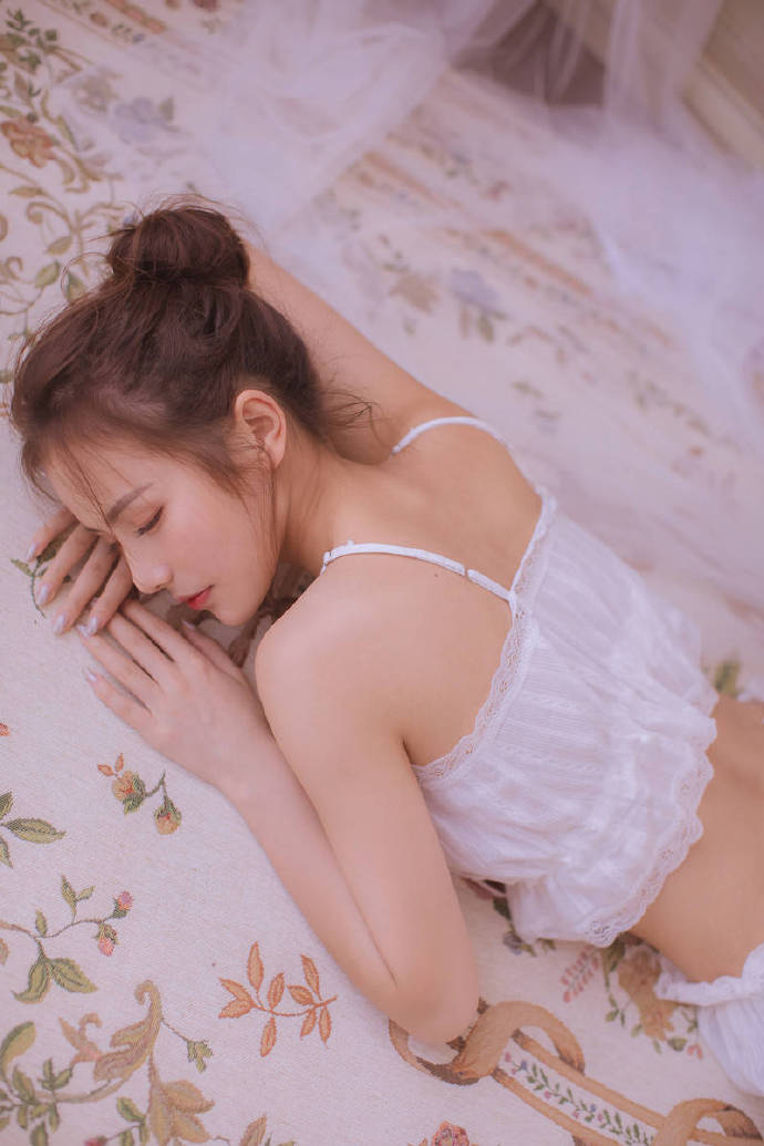 甜蜜的牛奶肌清纯美女图片白白嫩嫩 7