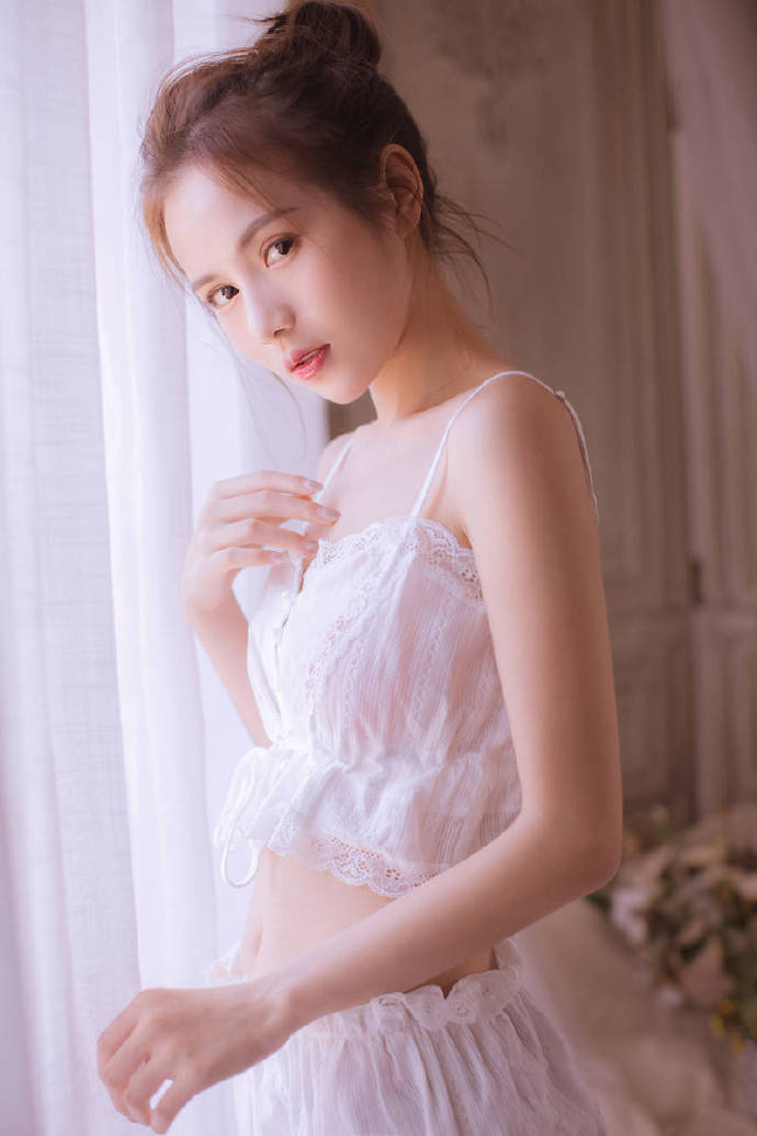 甜蜜的牛奶肌清纯美女图片白白嫩嫩 9