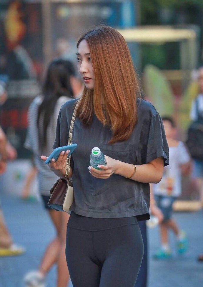 健身街头范街拍美女图片 3