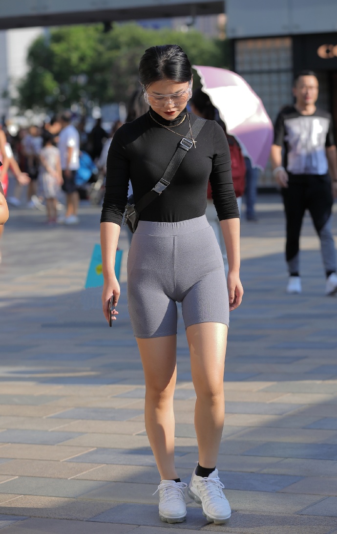 健身街头范街拍美女图片 8