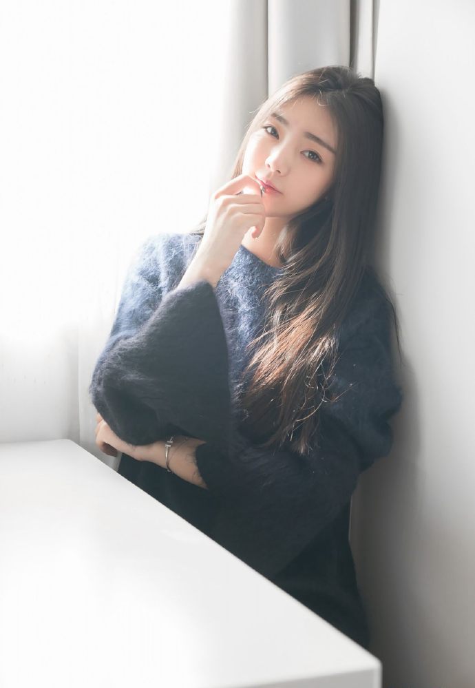 迷人的童颜大长腿美女私房照图片 11