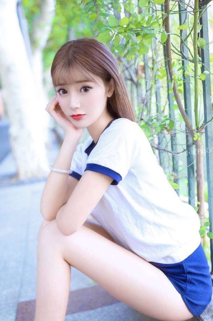 青春期运动美少女运动场阳光写真图片 7