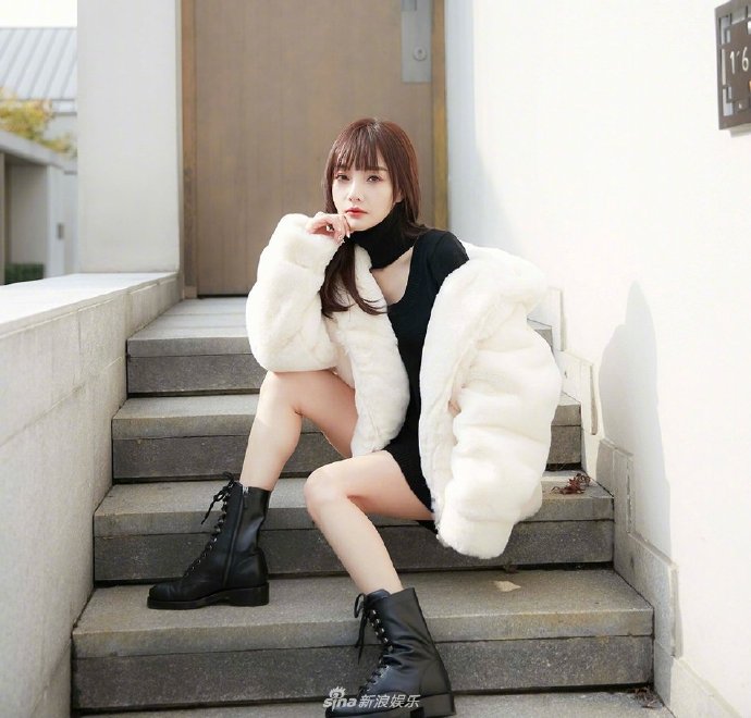 北京美女明星辣妈李小璐晒最新美照好身材图片 3