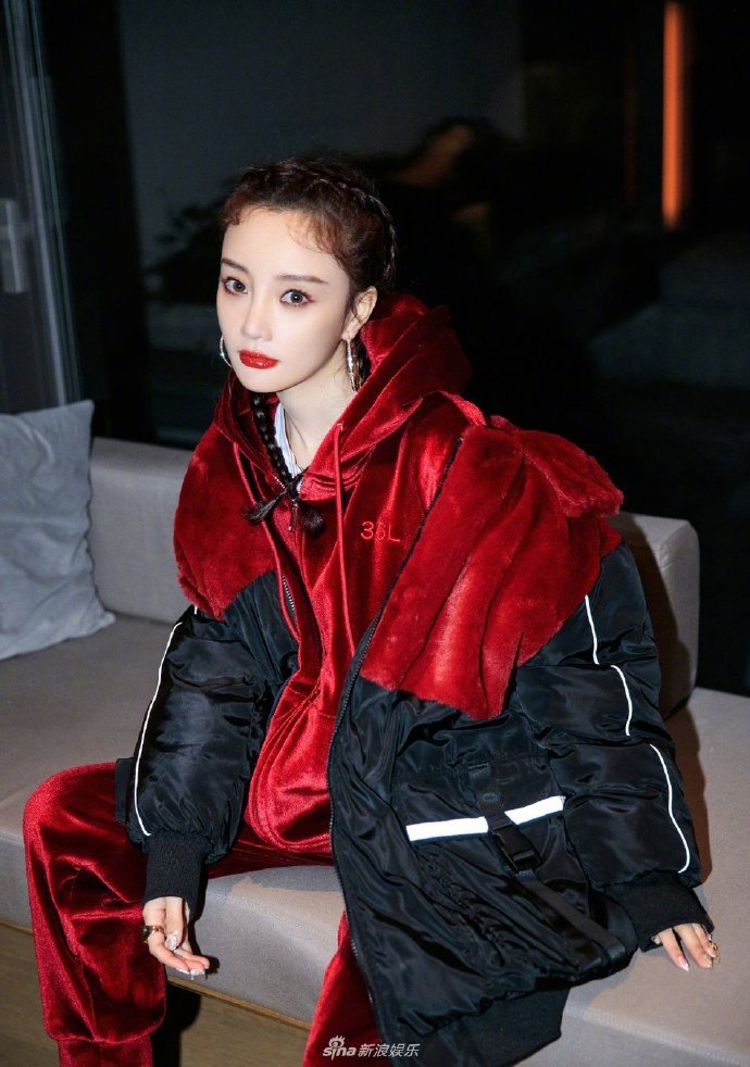 北京美女明星辣妈李小璐晒最新美照好身材图片 4