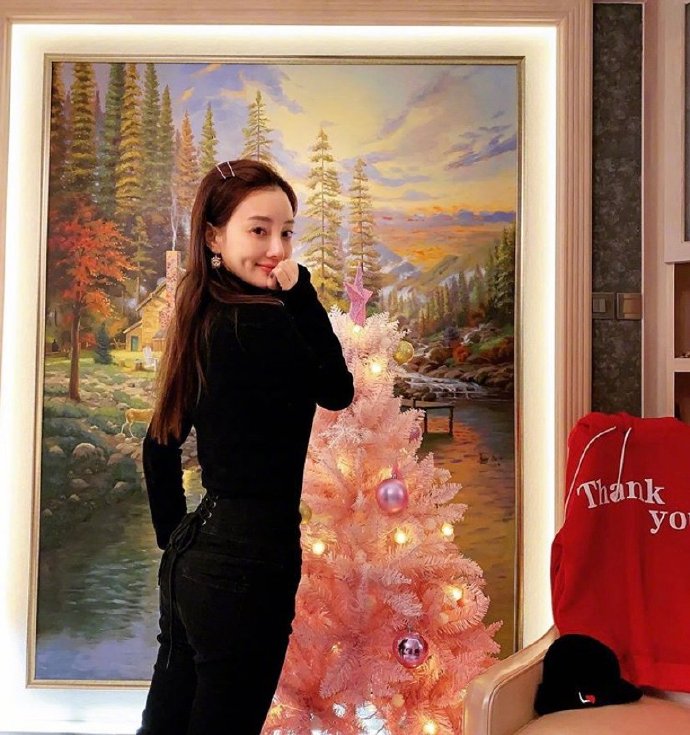 北京美女明星辣妈李小璐晒最新美照好身材图片 7