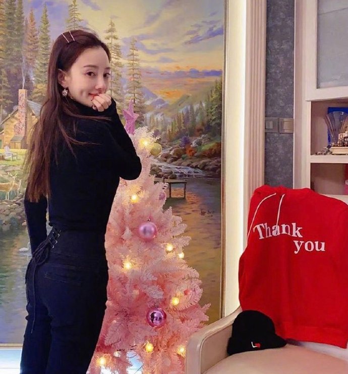 北京美女明星辣妈李小璐晒最新美照好身材图片 8