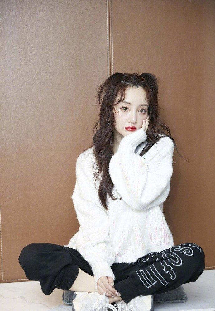 北京美女明星辣妈李小璐晒最新美照好身材图片 10