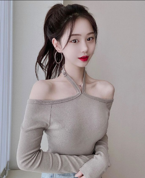 干净小清新的邻家女孩图片透着迷人的小性感 5
