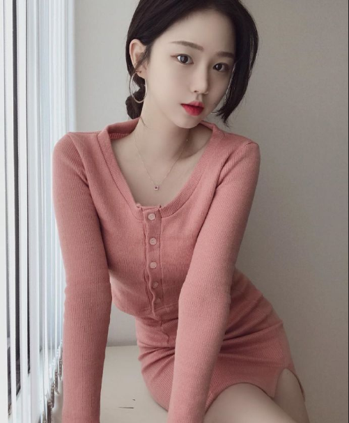 干净小清新的邻家女孩图片透着迷人的小性感 6