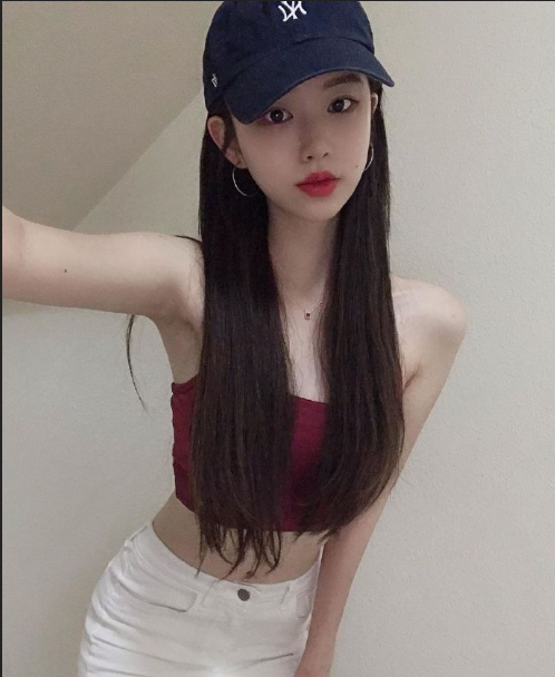 干净小清新的邻家女孩图片透着迷人的小性感 9