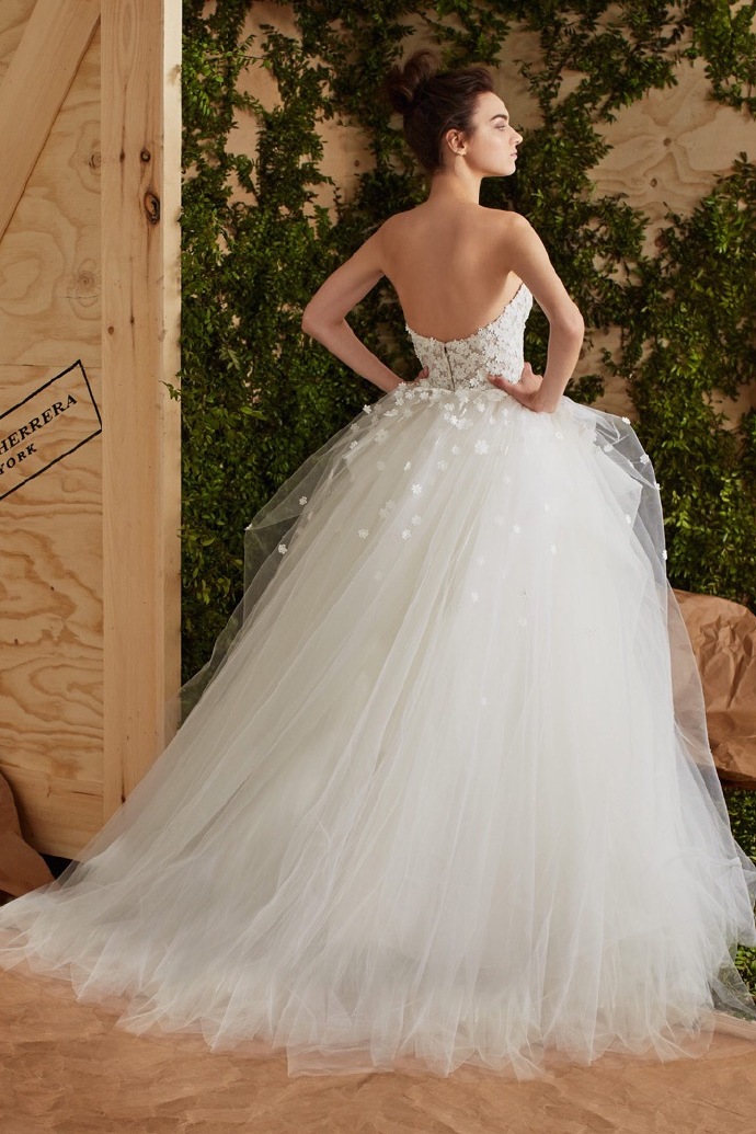 白色婚纱礼服2019年最火婚纱照图片 3