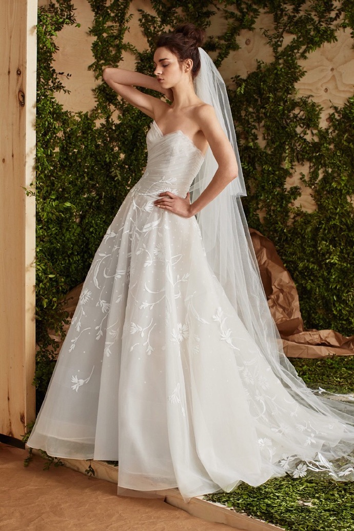 白色婚纱礼服2019年最火婚纱照图片 6