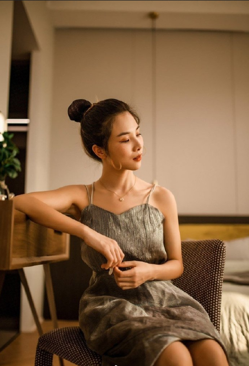 吊带美女美背洁白无瑕唯美写真图片 5