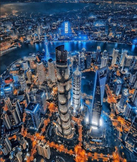 上海夜景灯光璀璨的外滩夜景图片 3
