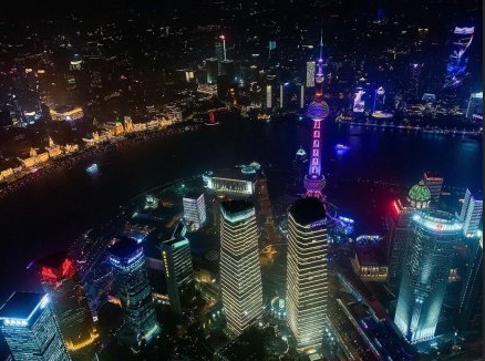 上海夜景灯光璀璨的外滩夜景图片 6